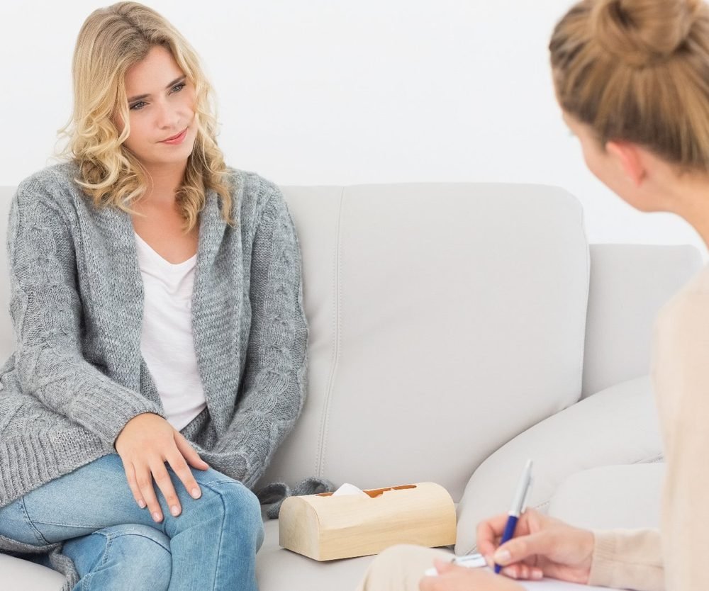 Sesión de terapia en un consultorio